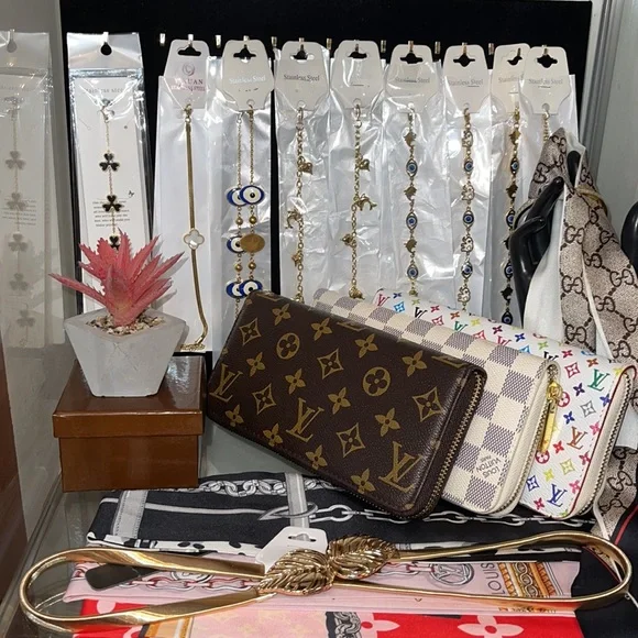 Showcase Displays ✨ Please Read the Description ✨Inspired in different brands ✨ - Picture 4 of 5